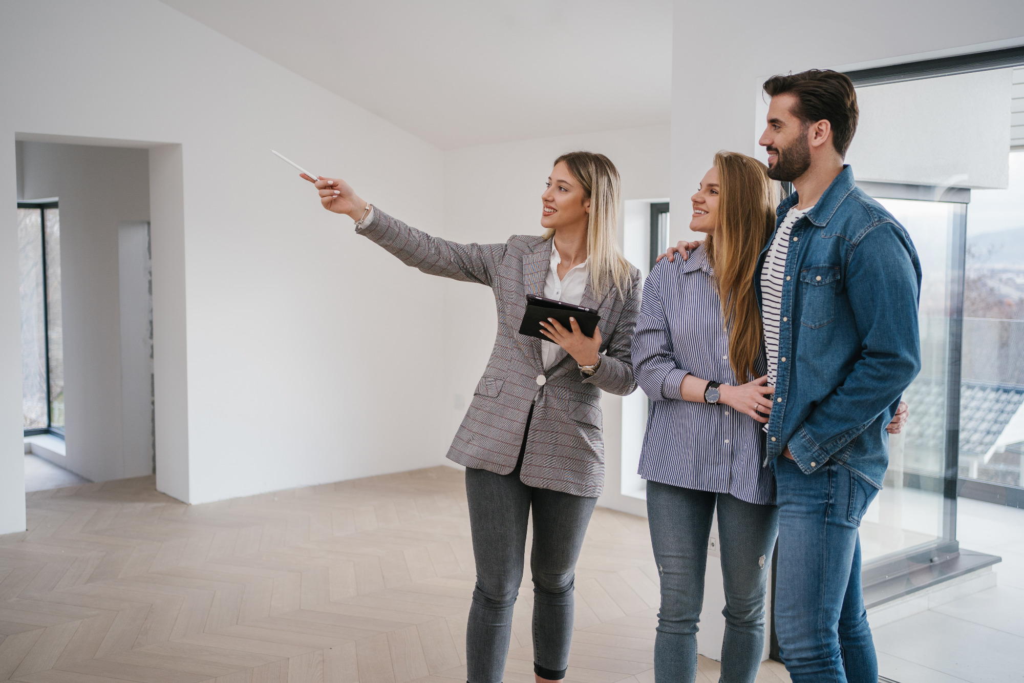 Beratungsgespraech zur Kontaktaufnahme bei Motz Immobilien
