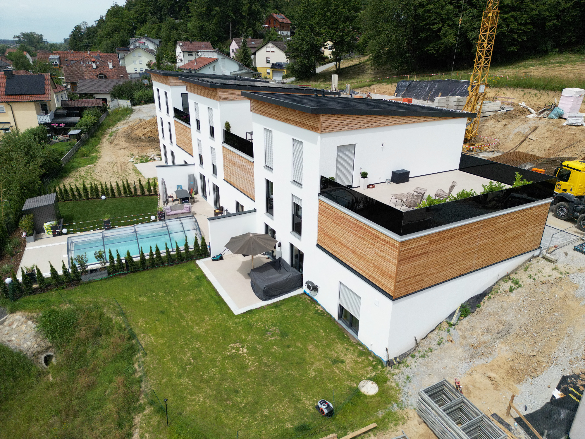 Realisiertes Mehrfamilienhaus von außen